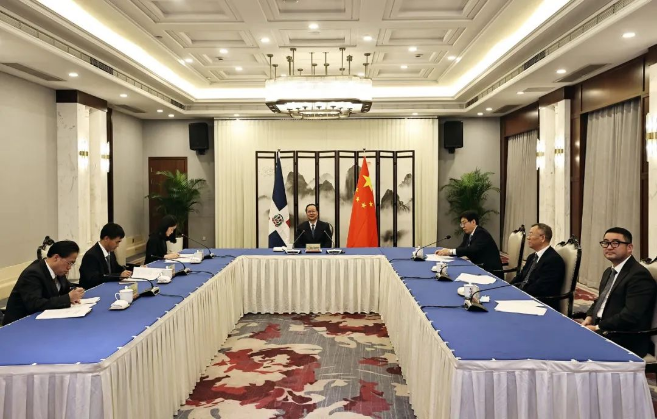 非凡娱乐环境“助力”多米尼加清运垃圾，毛伟明省长出席线上交接仪式